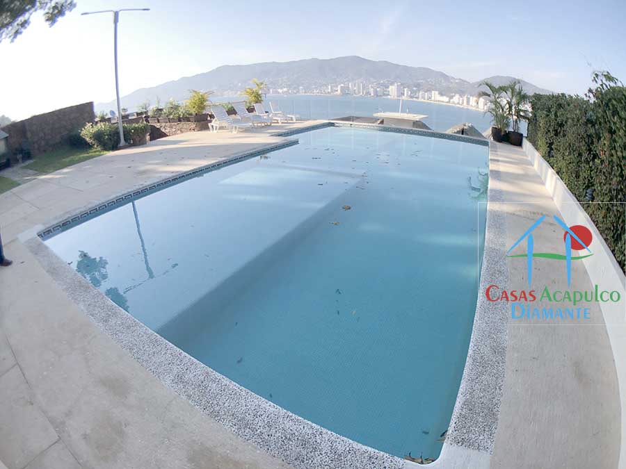 Bajareque - Alberca 1 Bajareque - Alberca 1