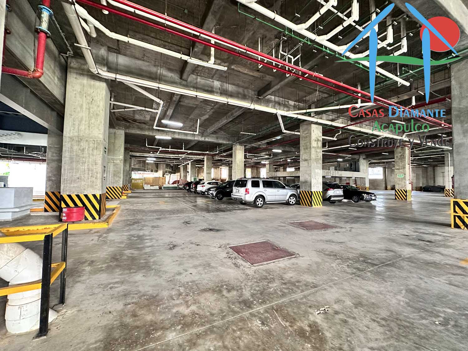 Armando´s Le Club - Estacionamiento 1