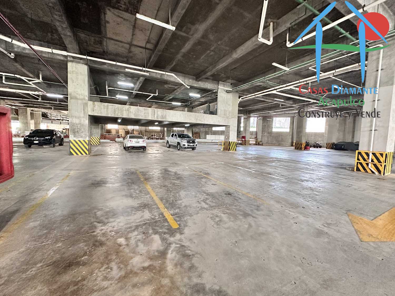 Armando´s Le Club - Estacionamiento 2