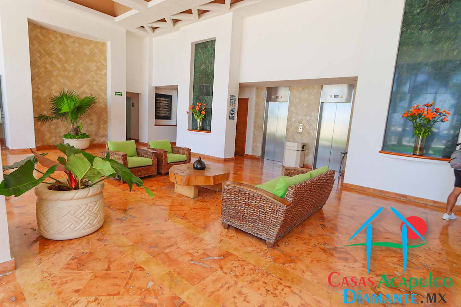 La Jolla - Lobby 1