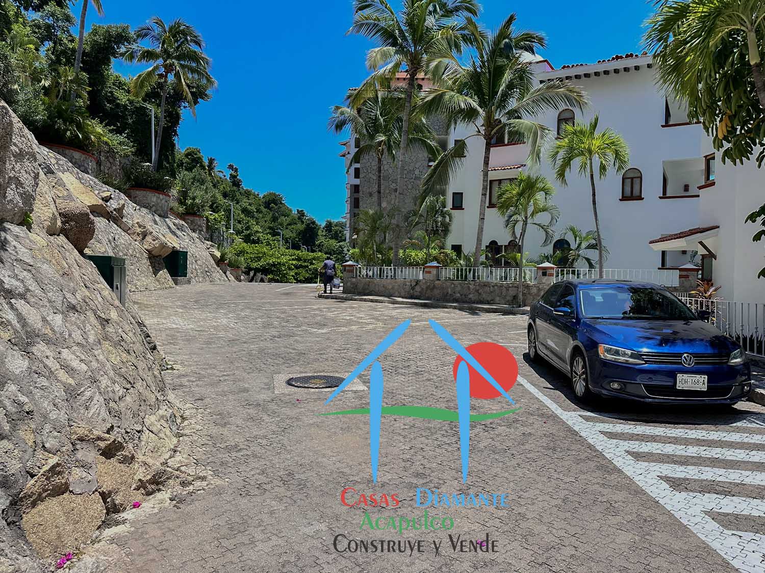 Torre Montemayor - Estacionamiento 1