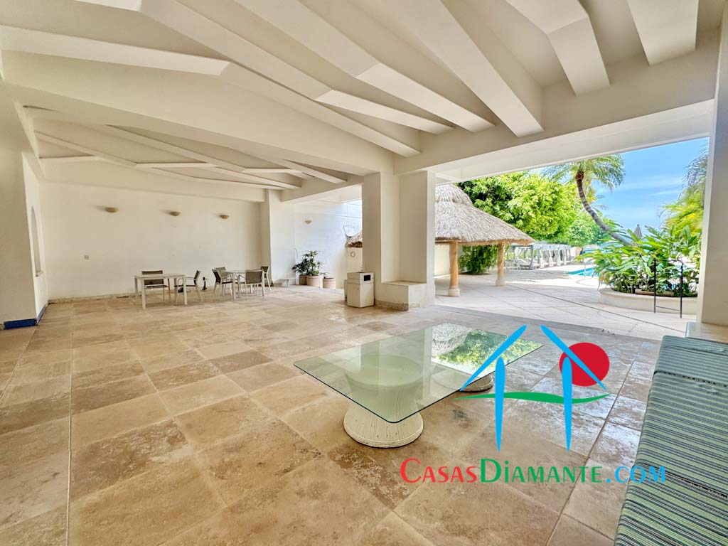 Antibes - Lobby 2
