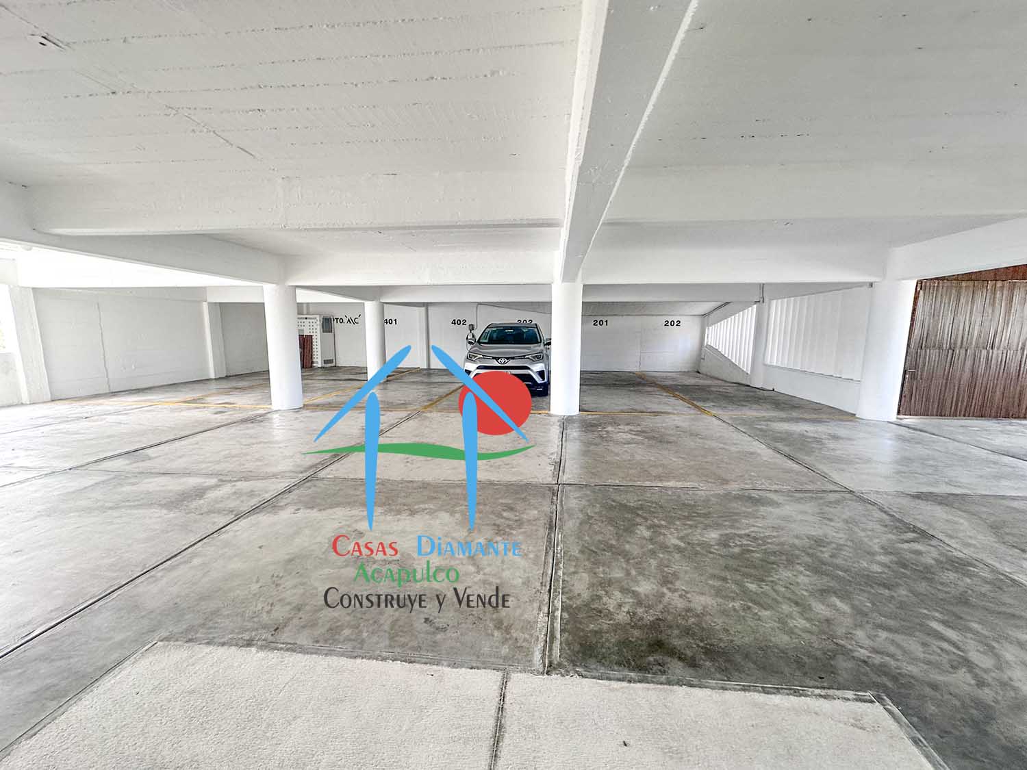 Condominio Carey 75 - Estacionamiento 4