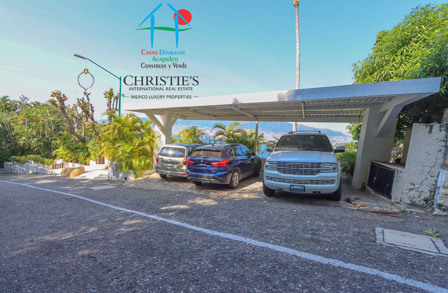 Villa Gitana - Estacionamiento 1