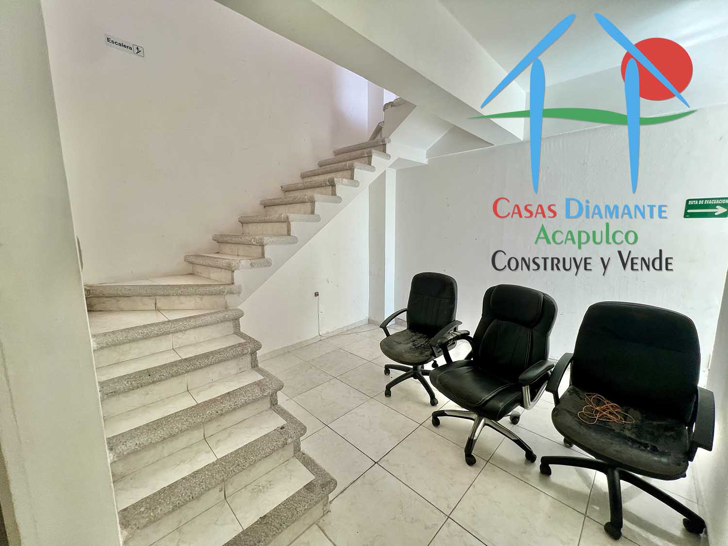 Plaza Arrecife Local Planta Baja - Escaleras 1