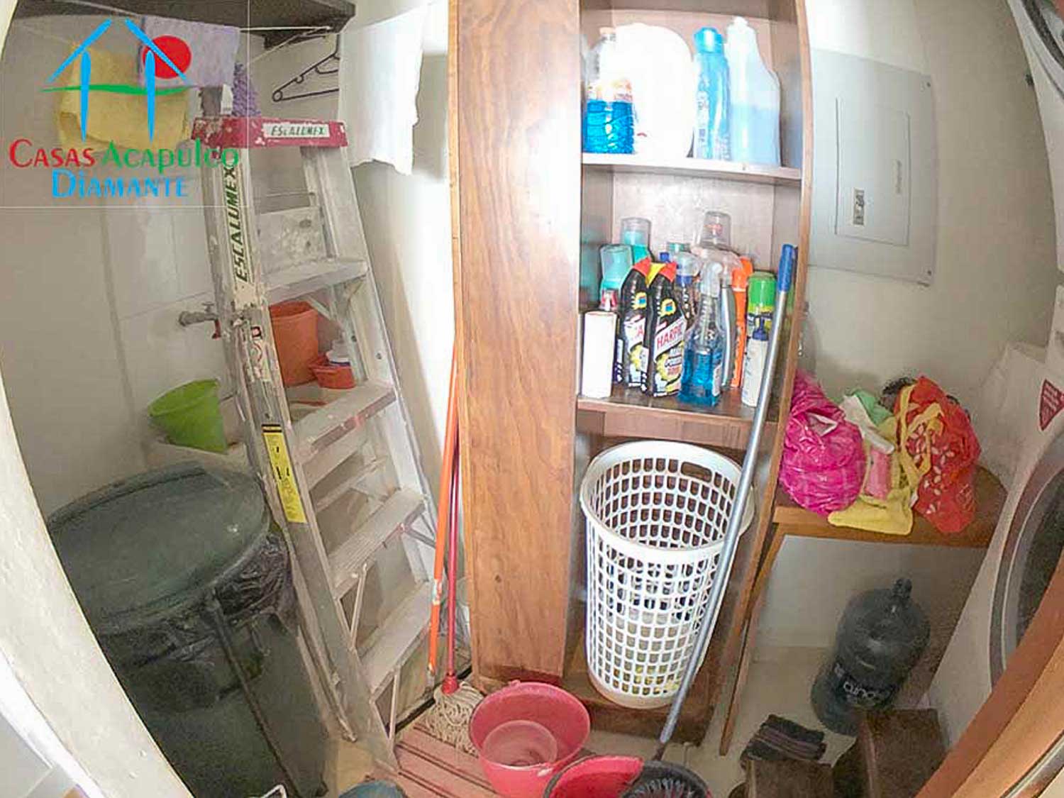 Ocean Front 406 - Lavandería 1