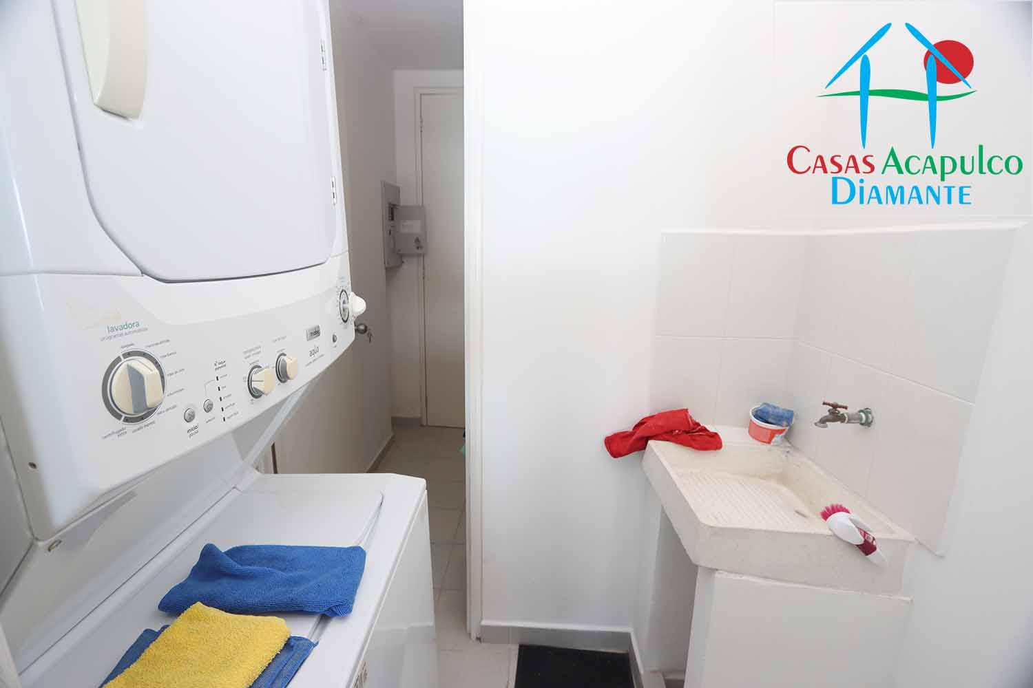 Ocean Front 605 - Lavandería 1