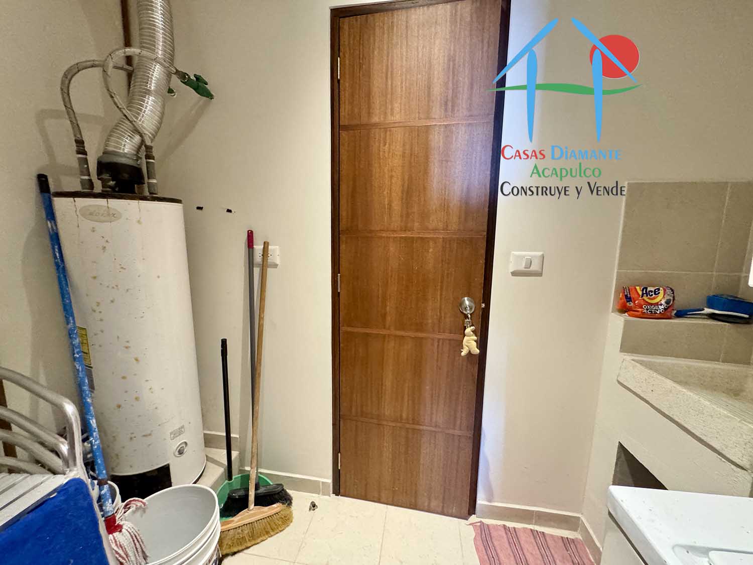 Ocean Front 802 - Lavandería 2