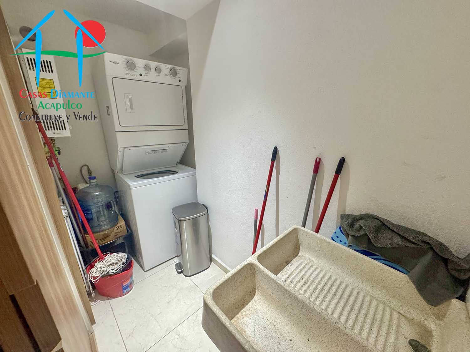 Olympia 001 - Lavandería 1