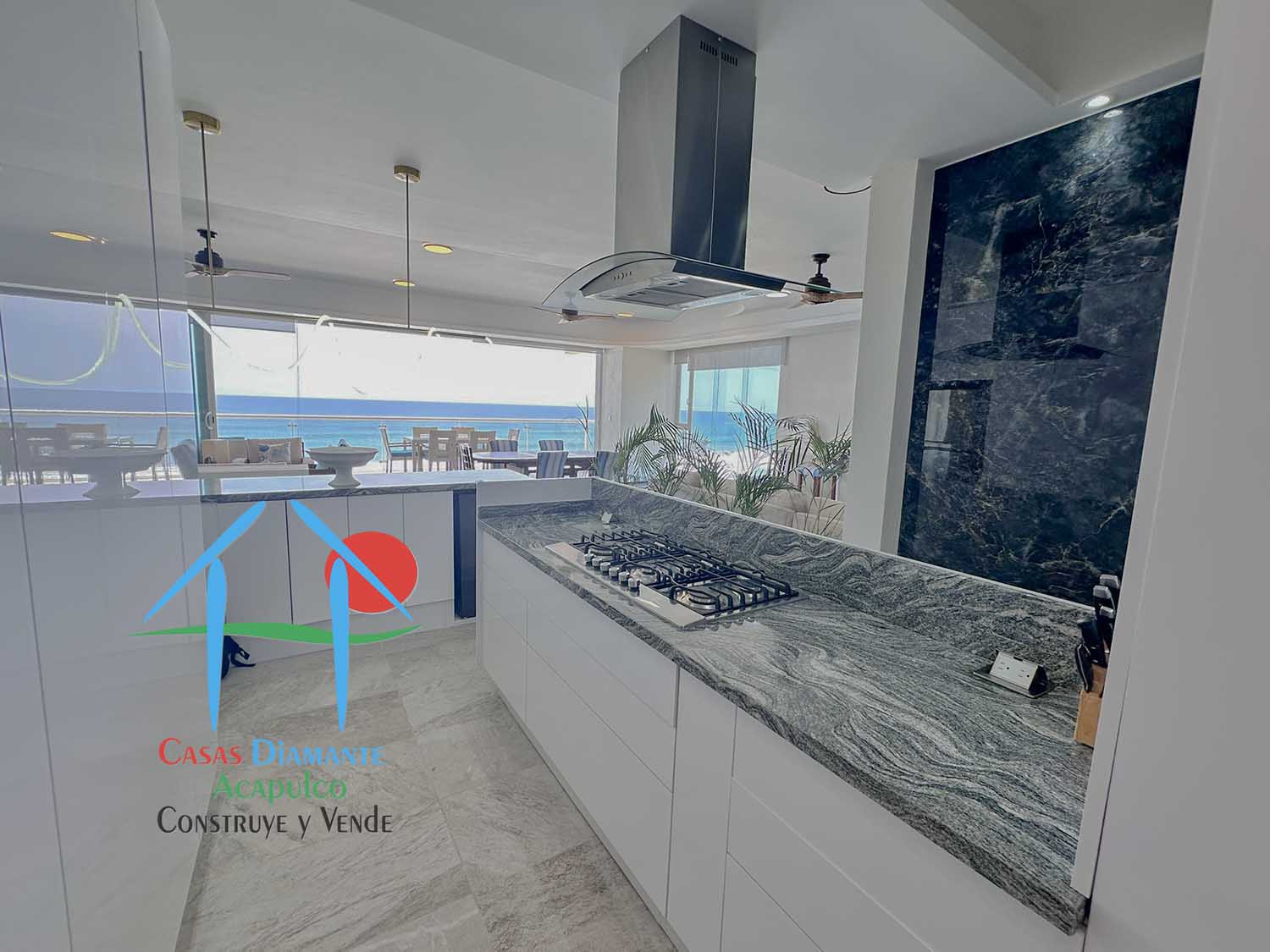 Ocean Front 801 - Cocina 2