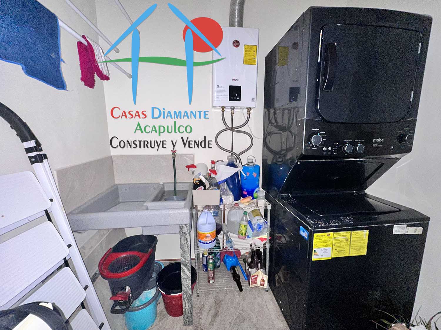 Ocean Front 801 - Lavandería 1