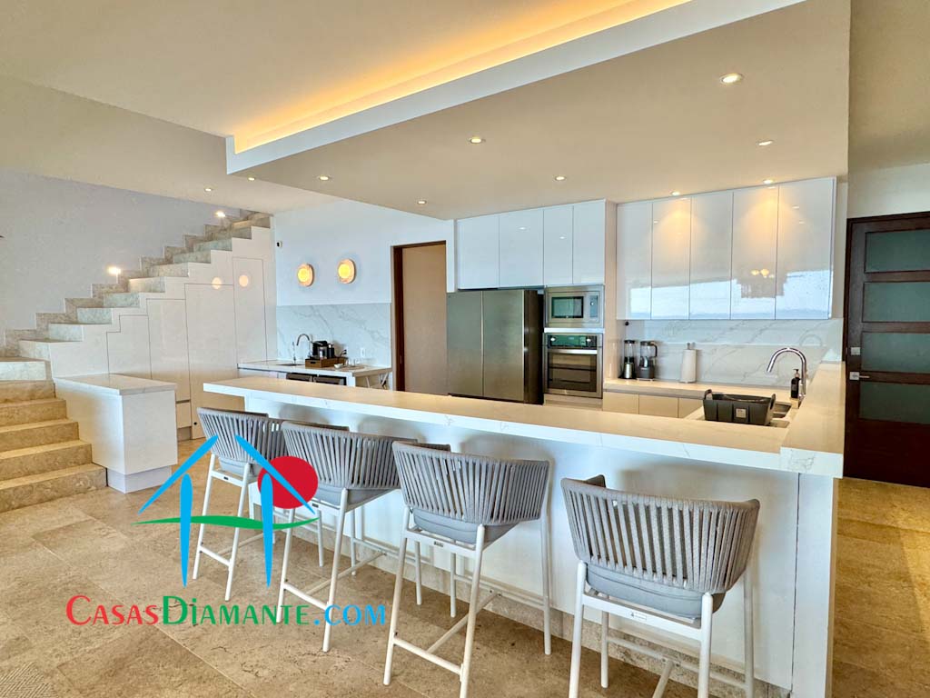 Ocean Front PH 906 - Cocina 2