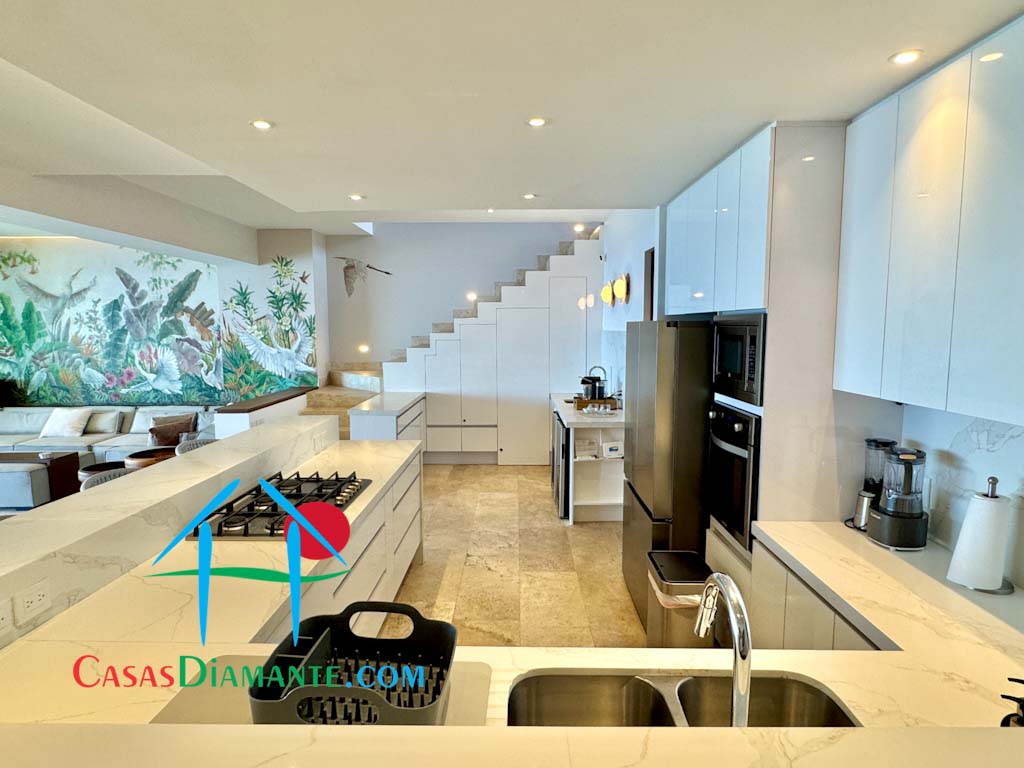 Ocean Front PH 906 - Cocina 3