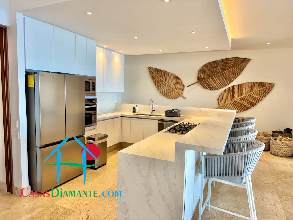 Ocean Front PH 906 - Cocina 4