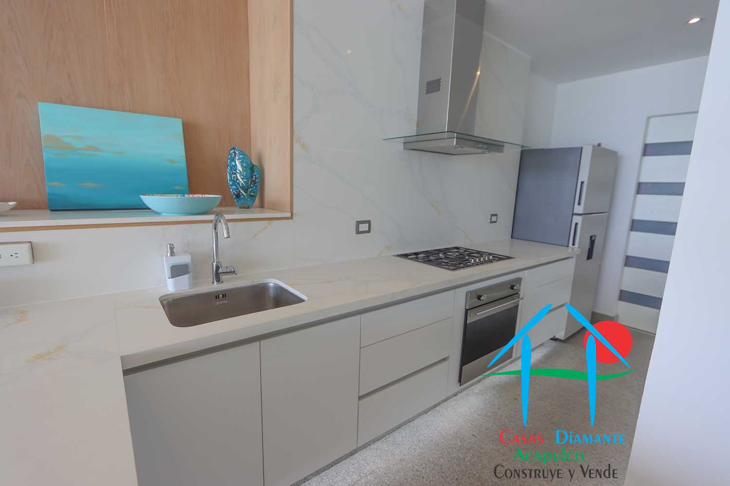 Ocean Front 705 - Cocina 3