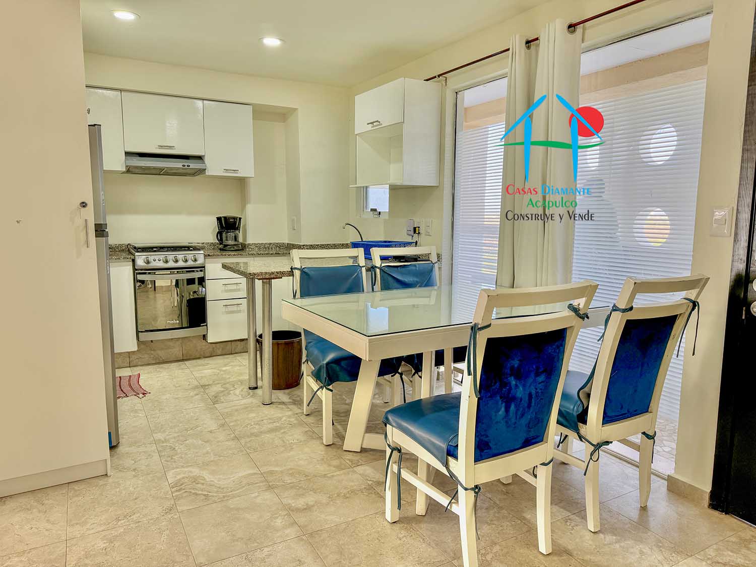 Puerta Diamante 311 - Comedor 1