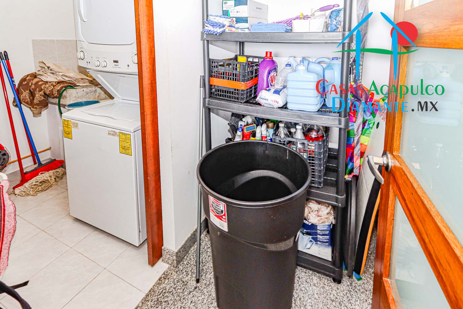 Ocean Front 901 - Lavandería 1