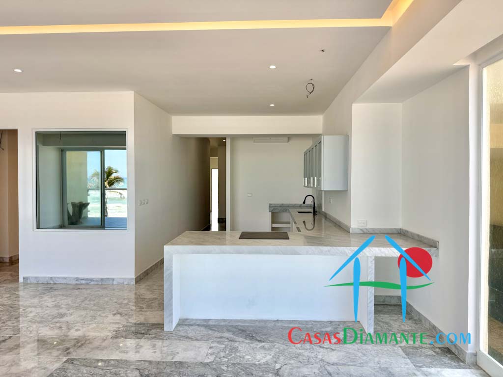 Ocean Front 202 - Cocina 1