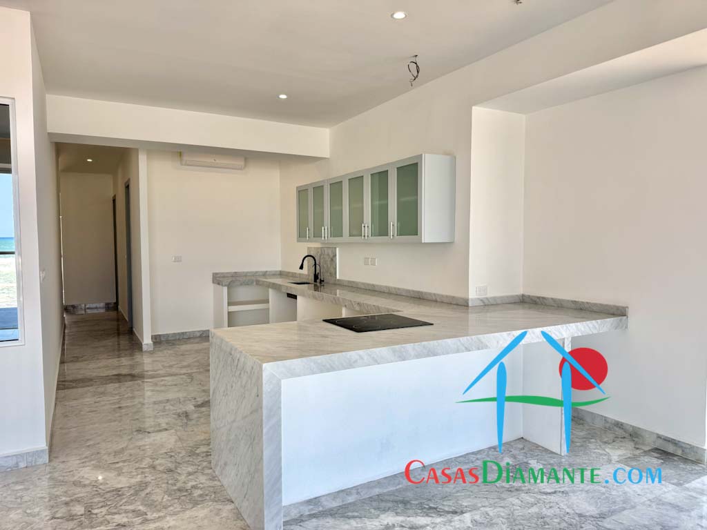 Ocean Front 202 - Cocina 2